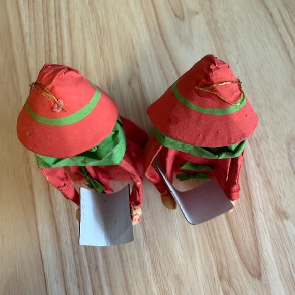 Vintage Ornaments Caroler Figurines With Red & Green Outfits Cardboard 5" - Picture 6 of 9